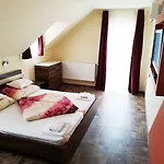 Borostyan Panzio Bed & Breakfast 3*