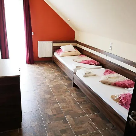 Borostyán Panzió Bed and breakfast